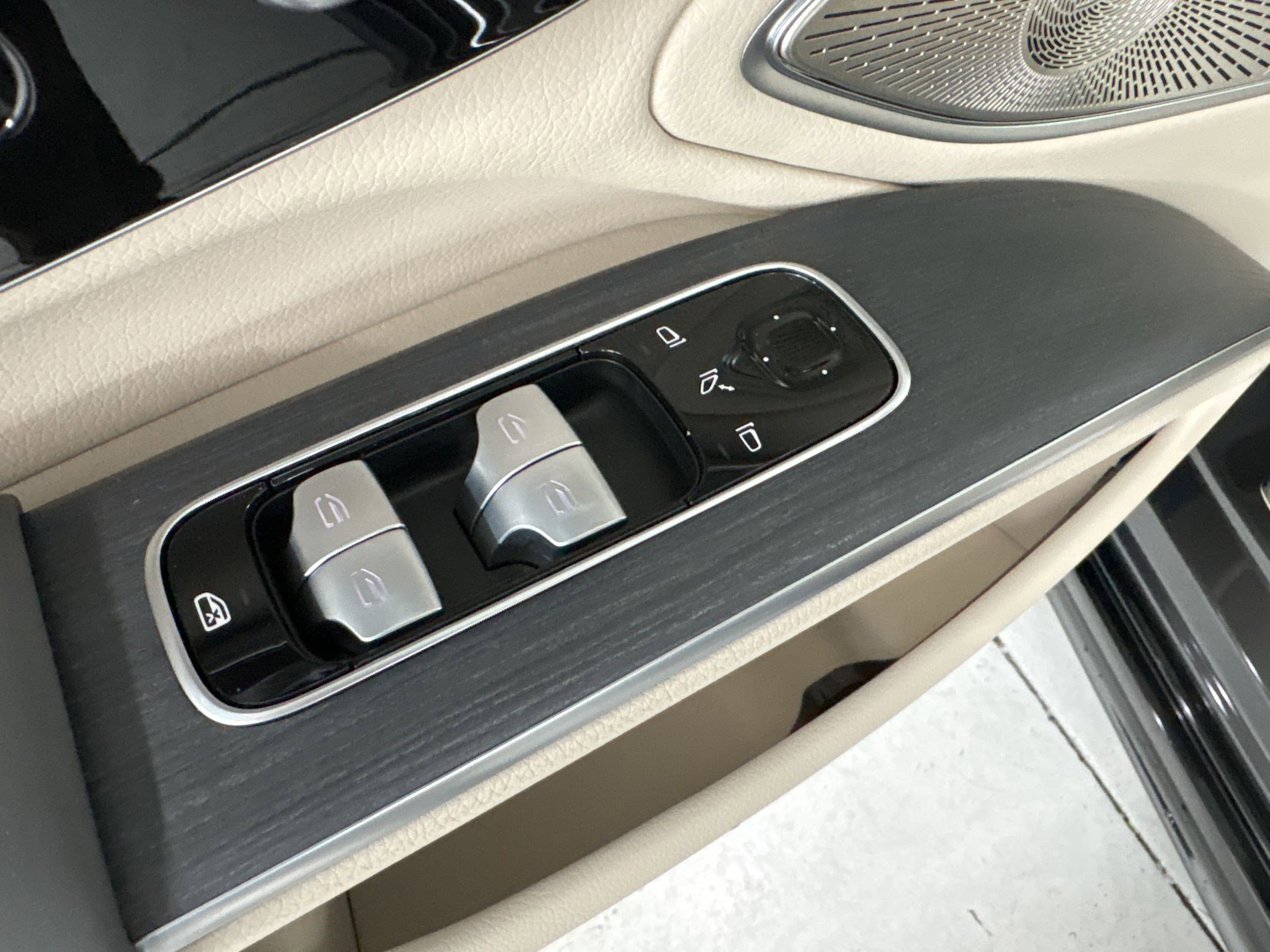 Certified 2022 Mercedes-Benz EQS 580 4MATIC Sedan image 12