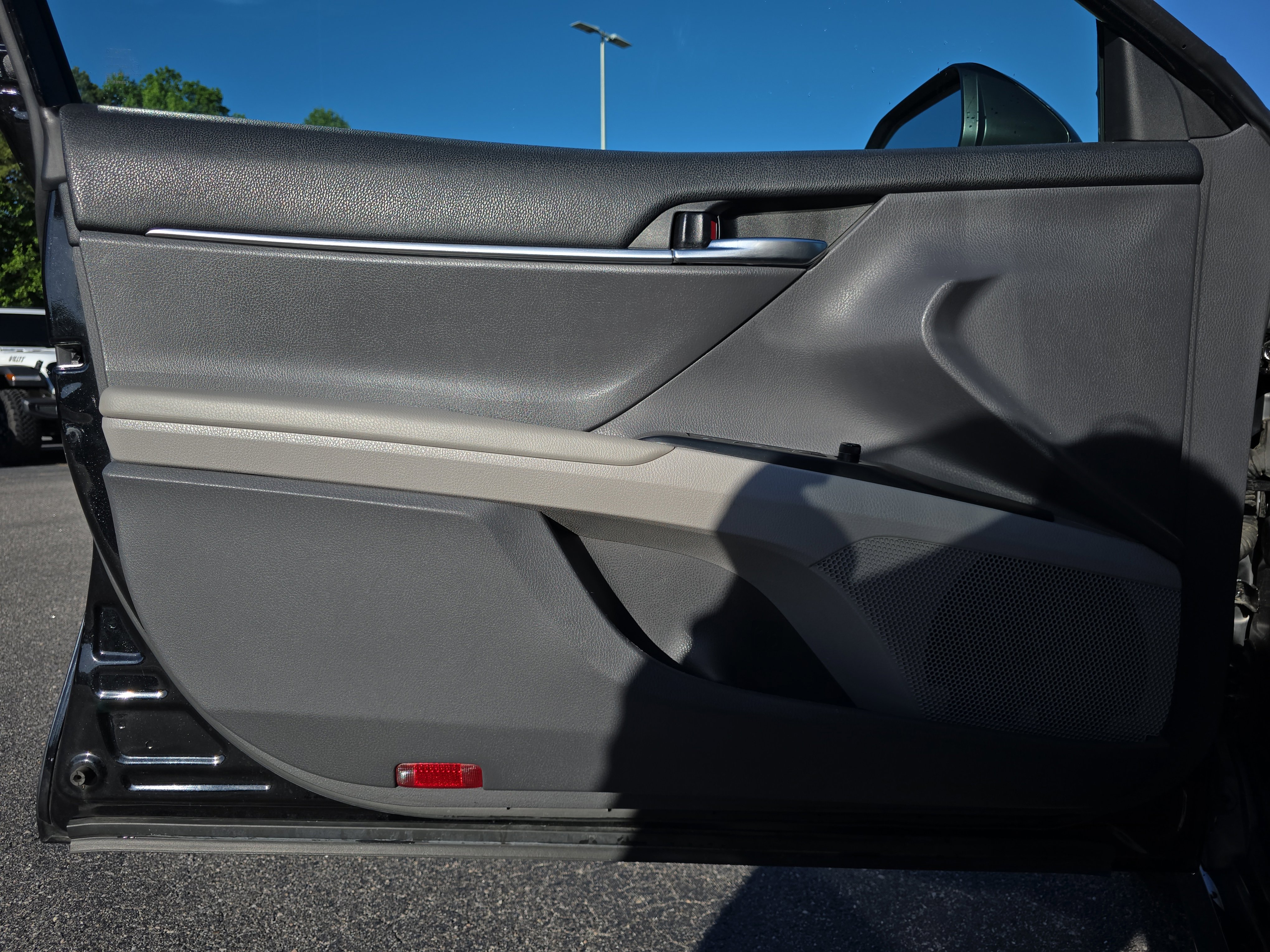 Used 2020 Toyota Camry LE FWD image 26