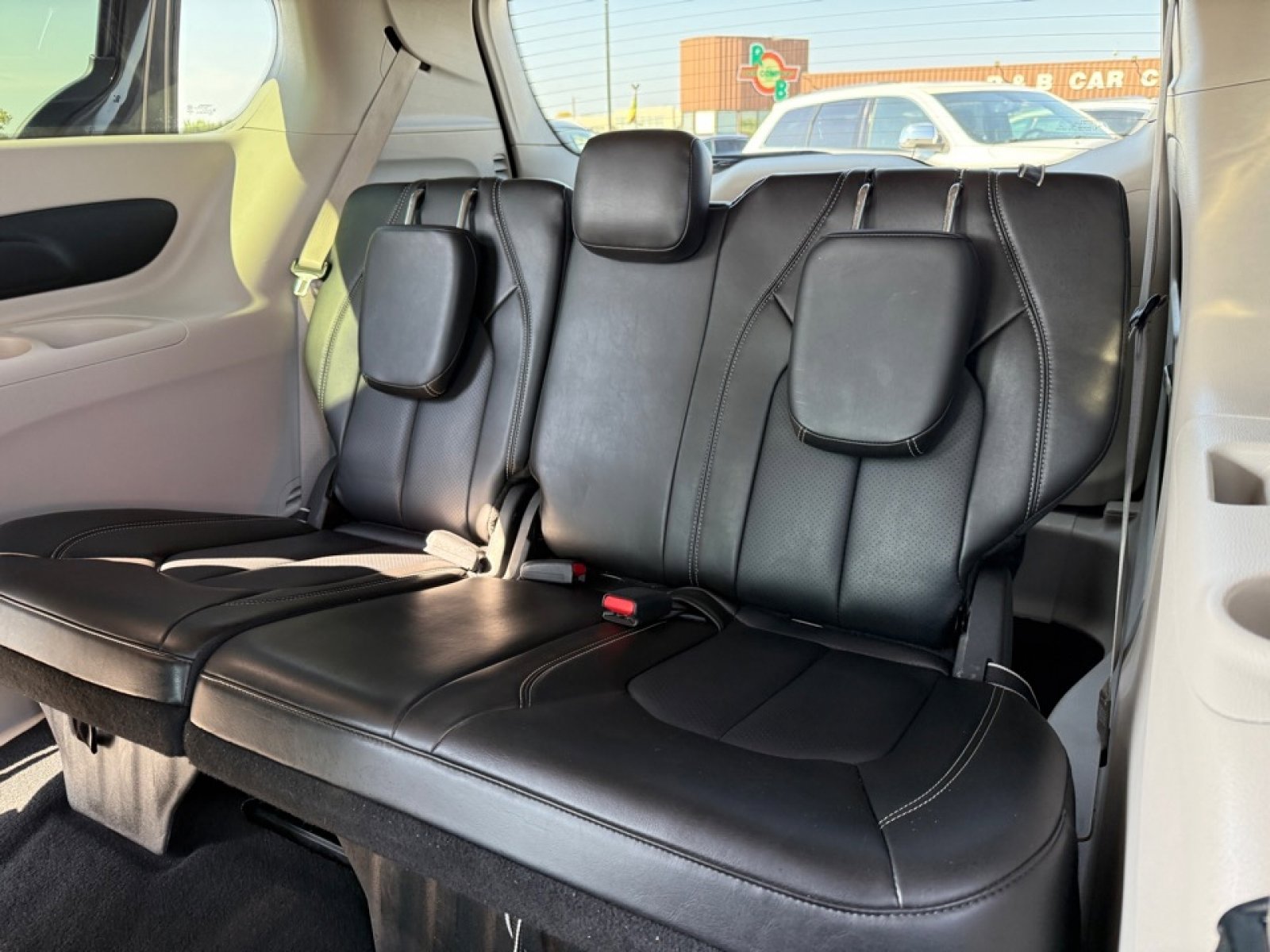 Used 2023 Chrysler Pacifica Touring-L image 20