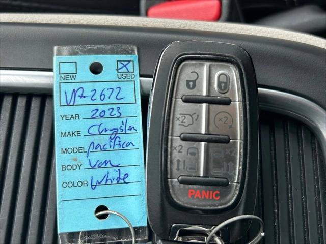 Certified 2023 Chrysler Pacifica Touring-L FWD image 46
