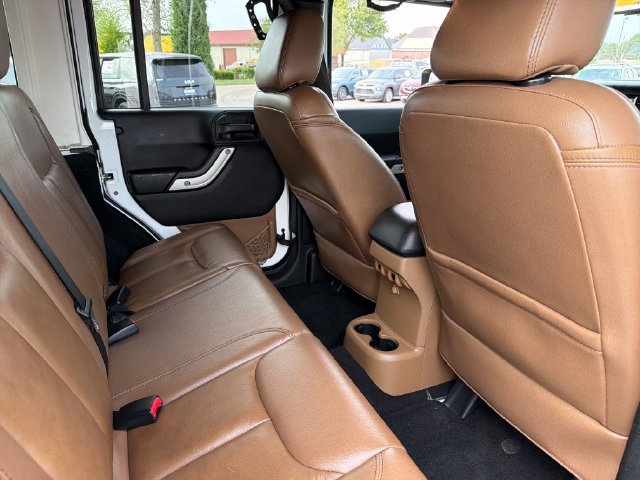 Used 2014 Jeep Wrangler Unlimited Rubicon w/ Connectivity Group AWD/4WD image 27
