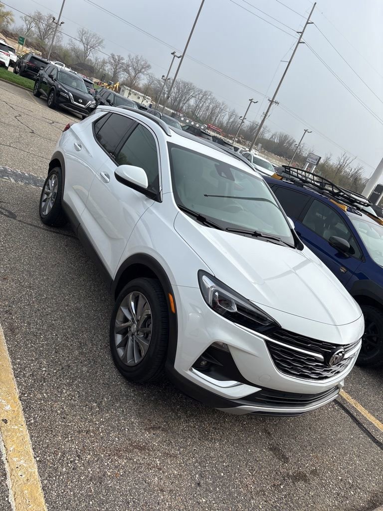 Used 2022 Buick Encore GX Essence w/ Experience Buick Package image 1