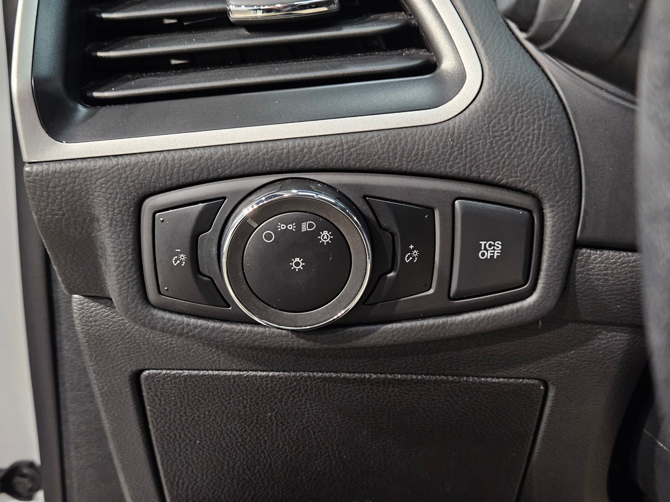 Used 2024 Ford Edge SEL image 25