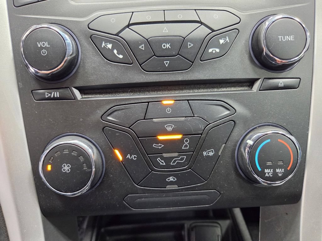 Used 2015 Ford Fusion SE FWD image 32
