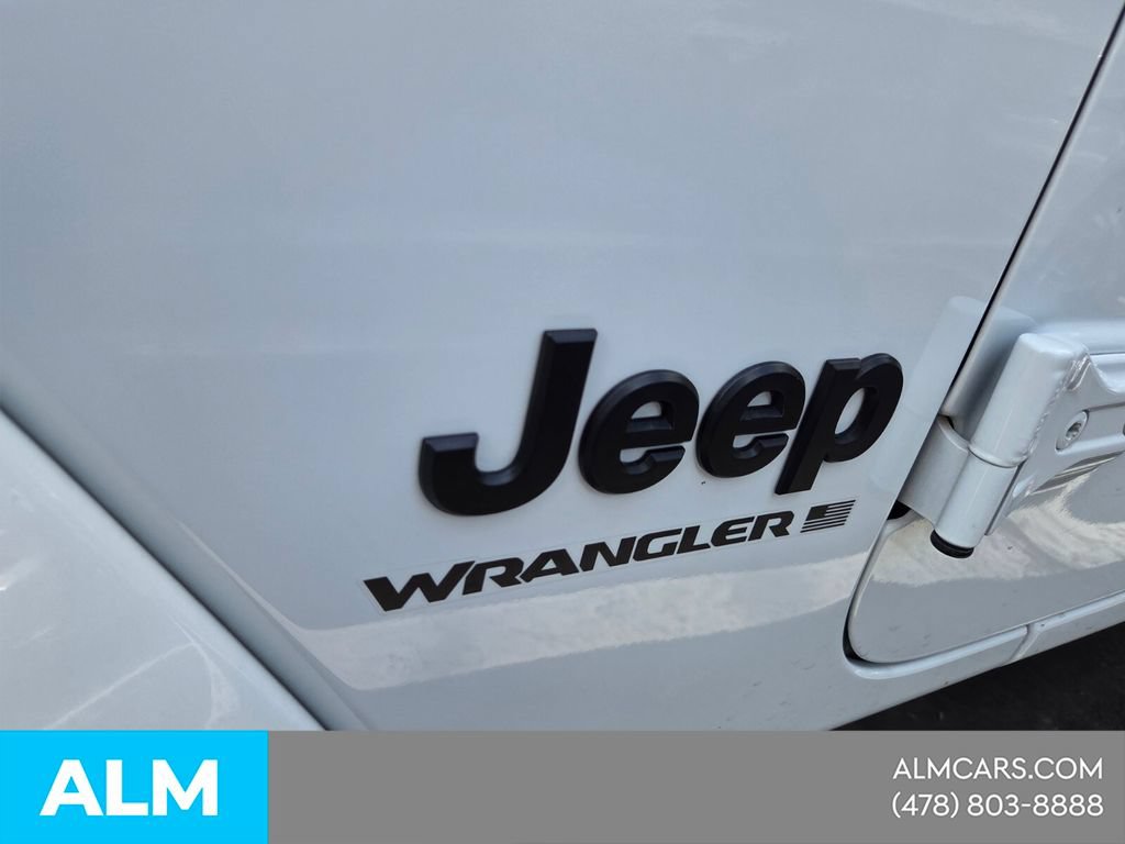 Used 2025 Jeep Wrangler Unlimited Sahara AWD/4WD image 4