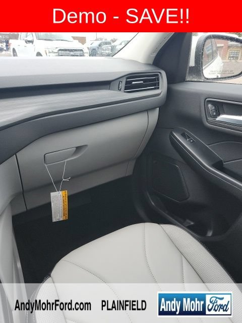 New 2025 Ford Escape SE w/ PHEV Premium Package FWD image 23