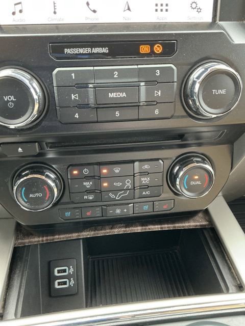 Used 2017 Ford F250 Lariat w/ Chrome Package image 19