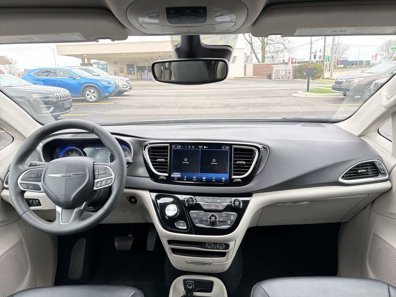 Used 2024 Chrysler Pacifica Touring-L FWD image 19