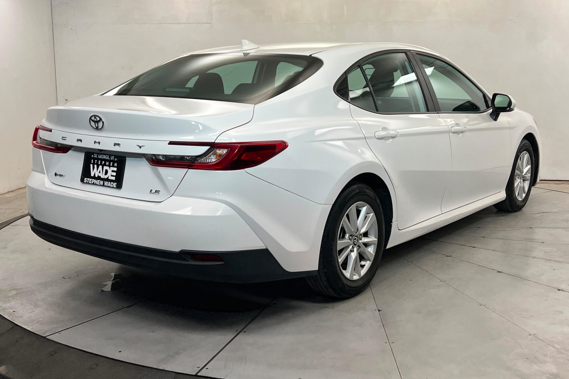 Used 2025 Toyota Camry LE FWD image 6