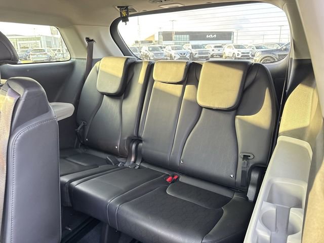 Used 2023 Kia Carnival LX image 13