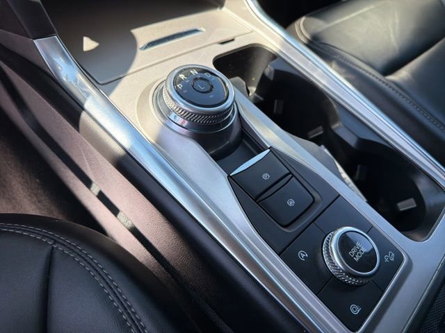 Used 2024 Ford Explorer XLT w/ Equipment Group 202A AWD/4WD image 28