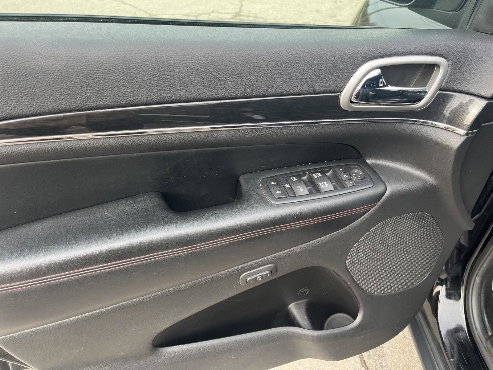 Used 2017 Jeep Grand Cherokee Trailhawk image 13