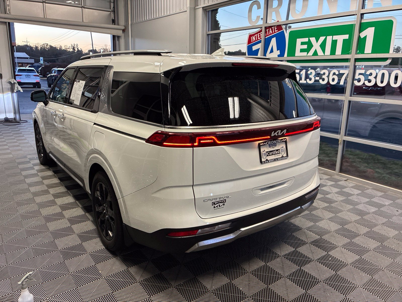 Used 2024 Kia Carnival SX Prestige FWD image 4