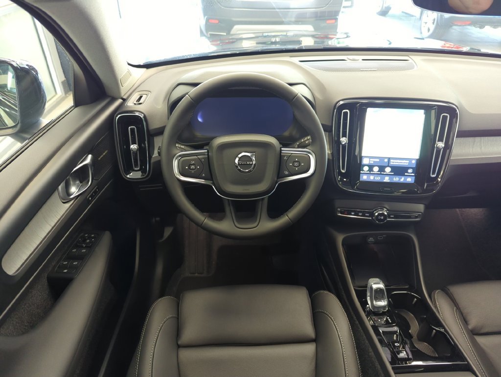 New 2026 Volvo XC40 B5 Plus w/ Protection Package Premier AWD/4WD image 14
