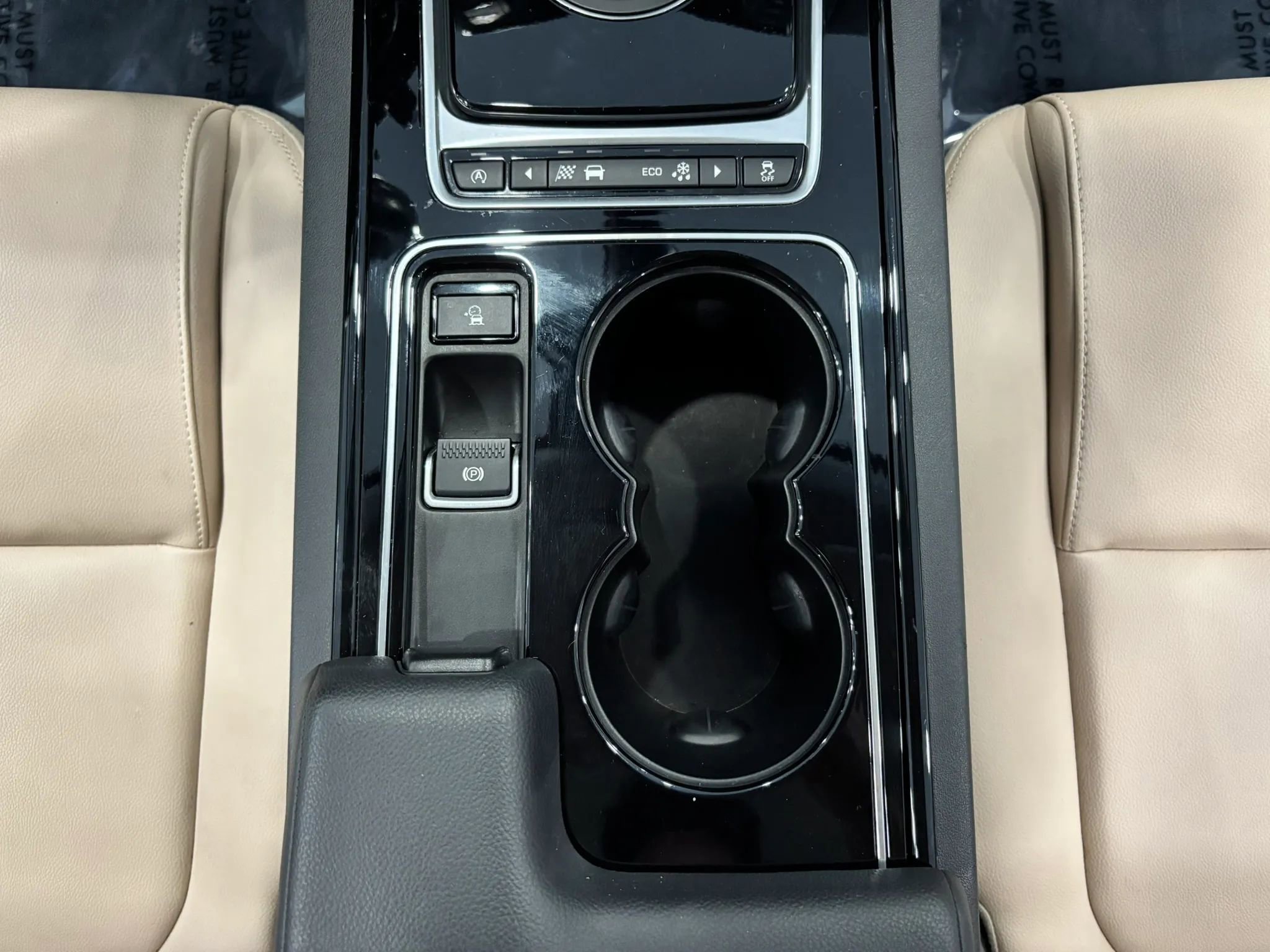 Used 2017 Jaguar XE Premium image 27