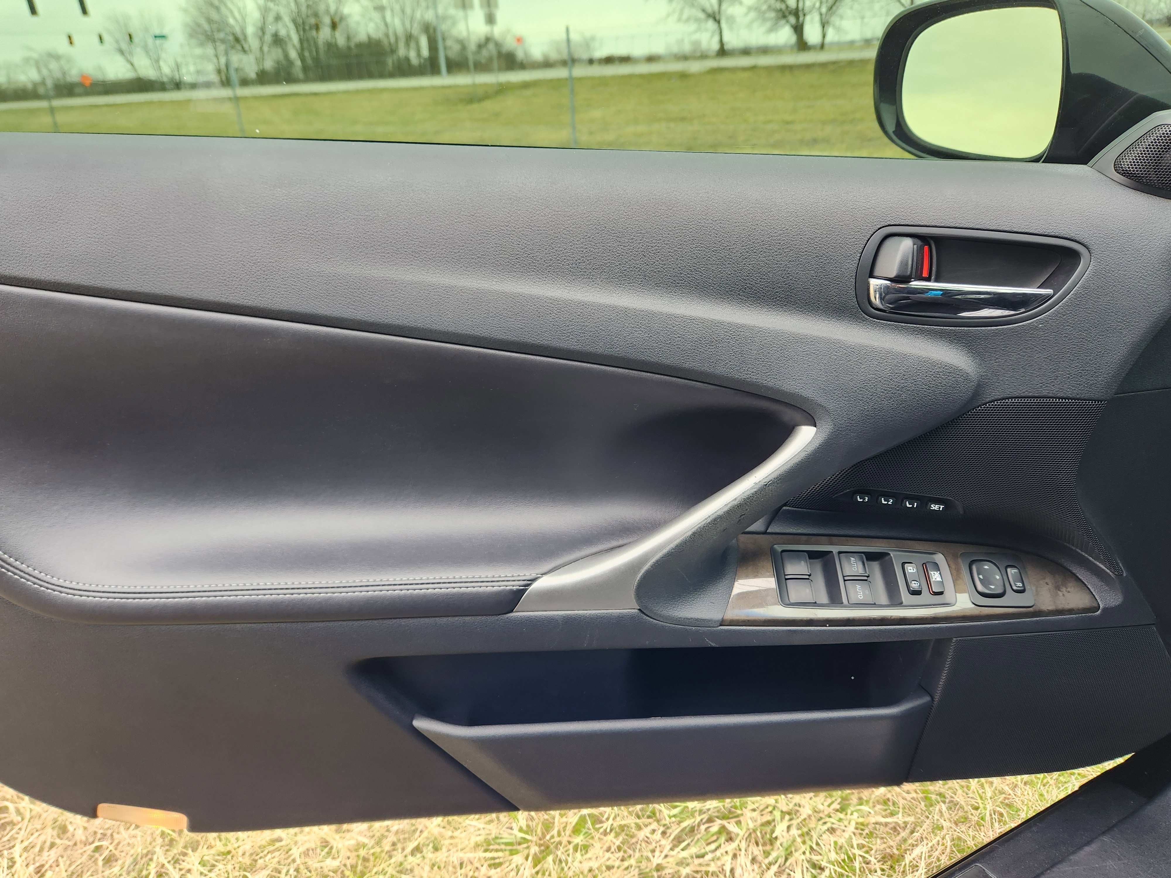 Used 2011 Lexus IS 250C w/ Luxury Pkg image 23