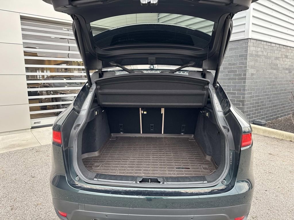 Used 2018 Jaguar F-PACE Prestige image 6