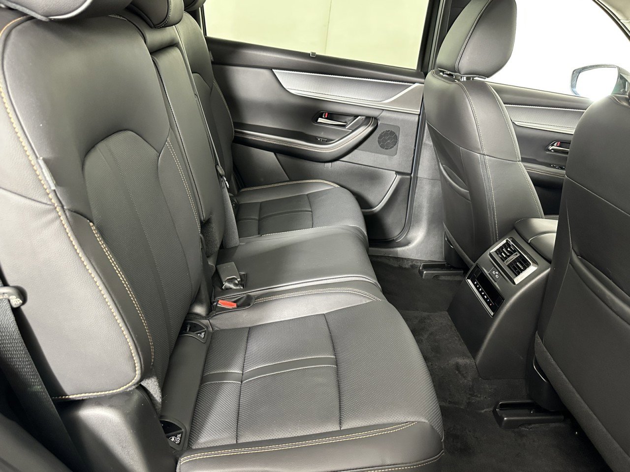 Used 2025 MAZDA CX-70 Plug-In Hybrid w/ Premium Pkg image 13