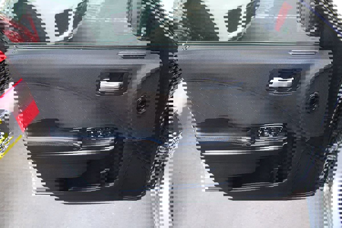 Used 2020 Dodge Charger SXT image 16