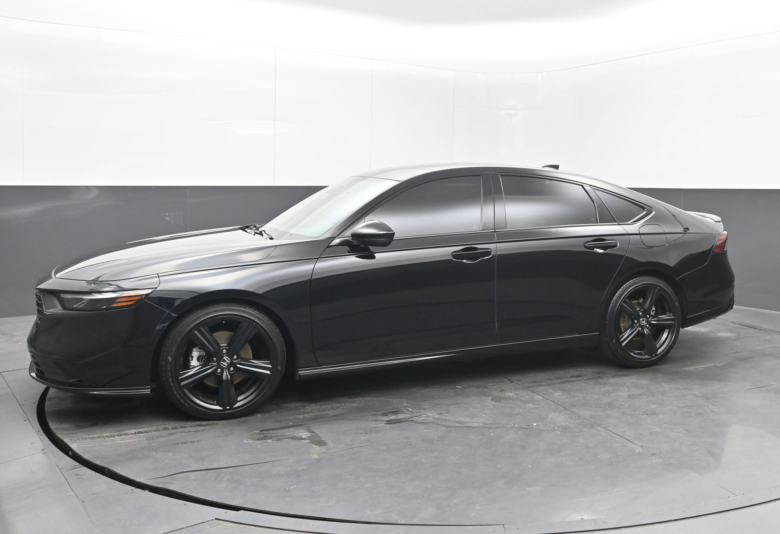 Used 2023 Honda Accord Sport image 4