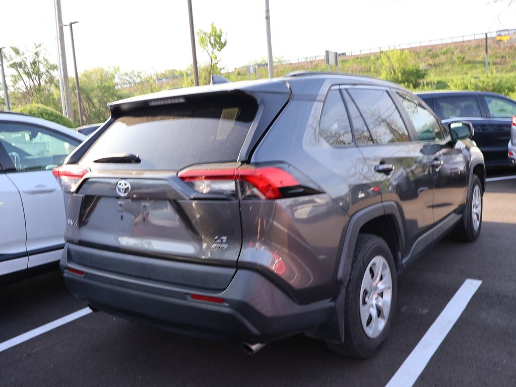 Used 2021 Toyota RAV4 LE AWD/4WD image 5