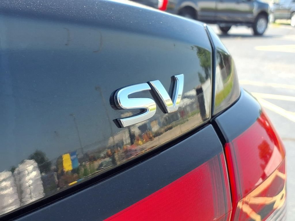 Used 2021 Nissan Versa SV FWD image 29