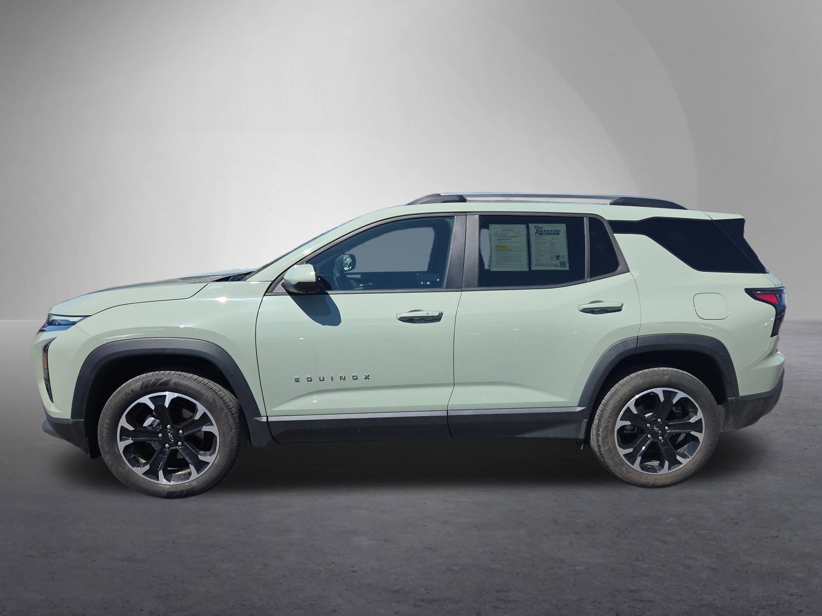 Used 2025 Chevrolet Equinox LT w/ Convenience Package II image 7