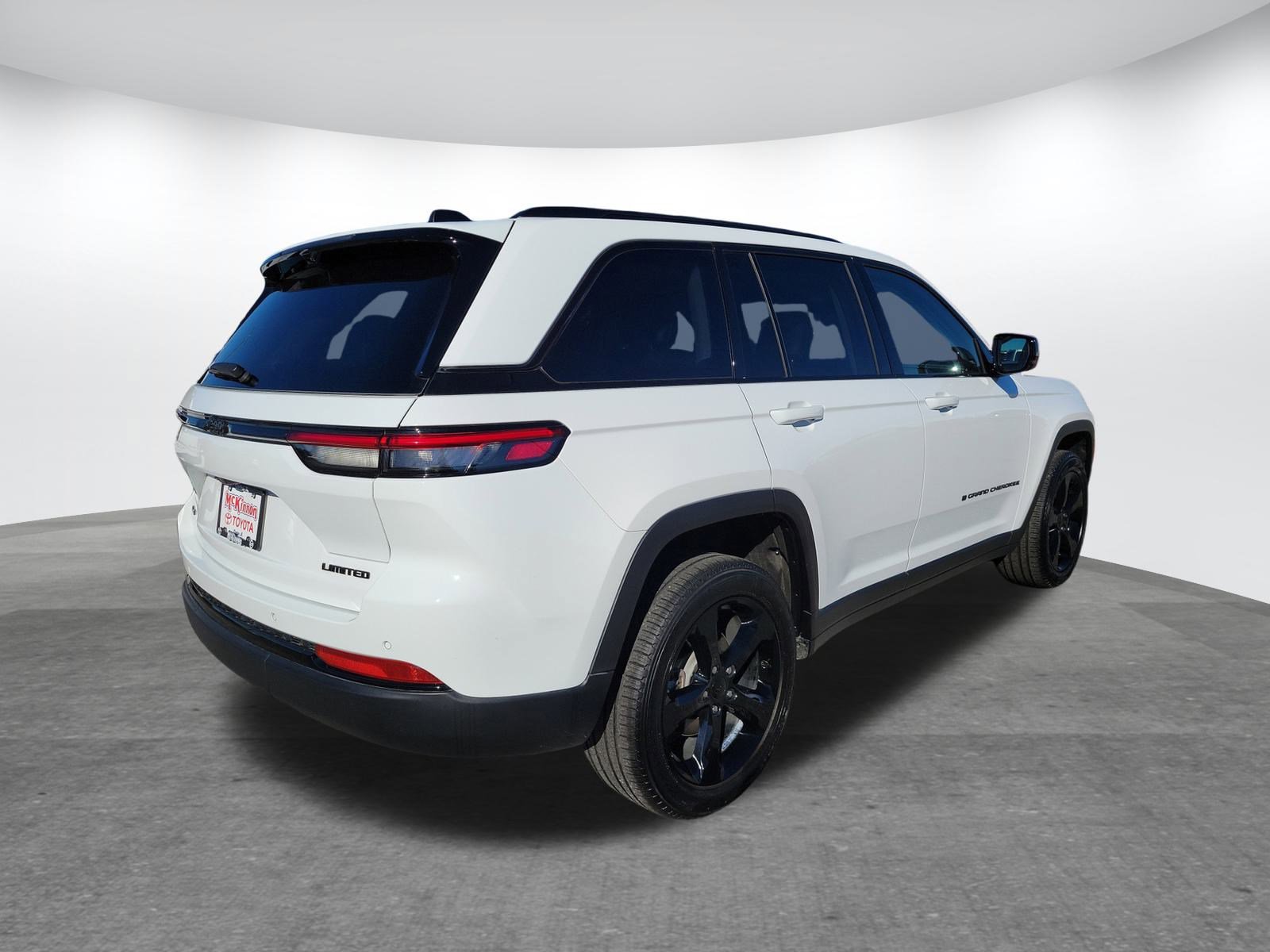 Used 2023 Jeep Grand Cherokee Limited w/ Luxury Tech Group II image 5