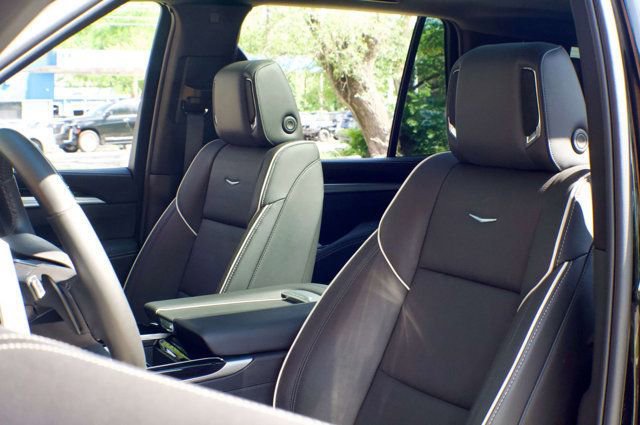 Used 2025 Cadillac Escalade Sport w/ Touring Package AWD/4WD image 19