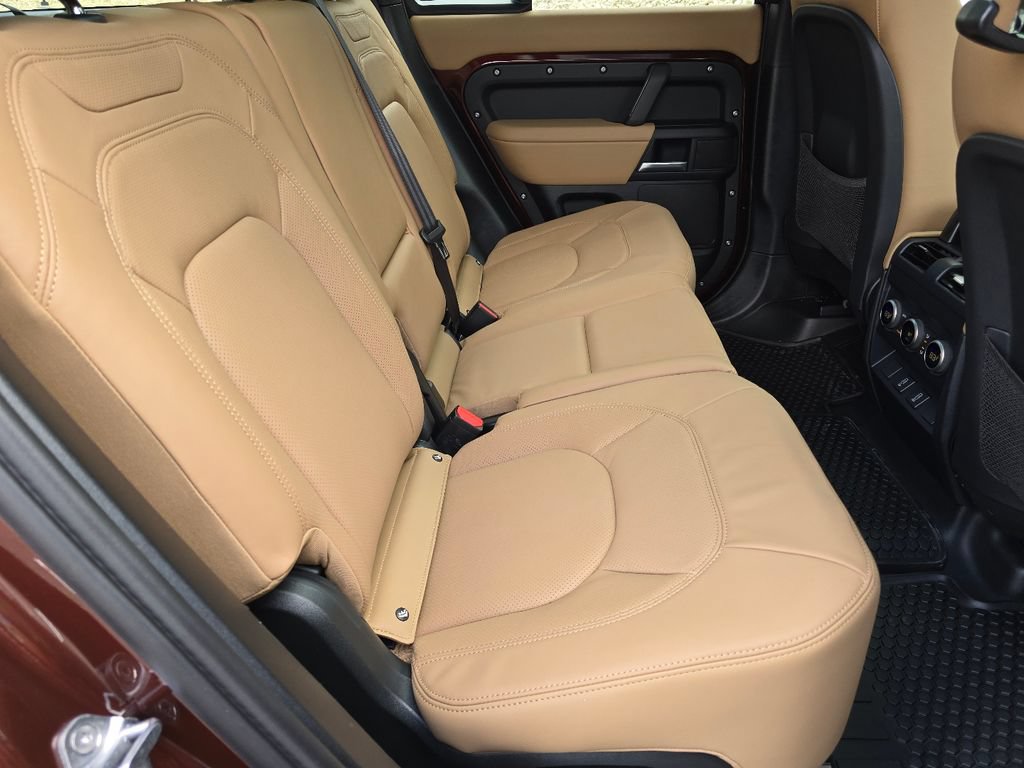 New 2026 Land Rover Defender 130 X-Dynamic SE AWD/4WD image 33