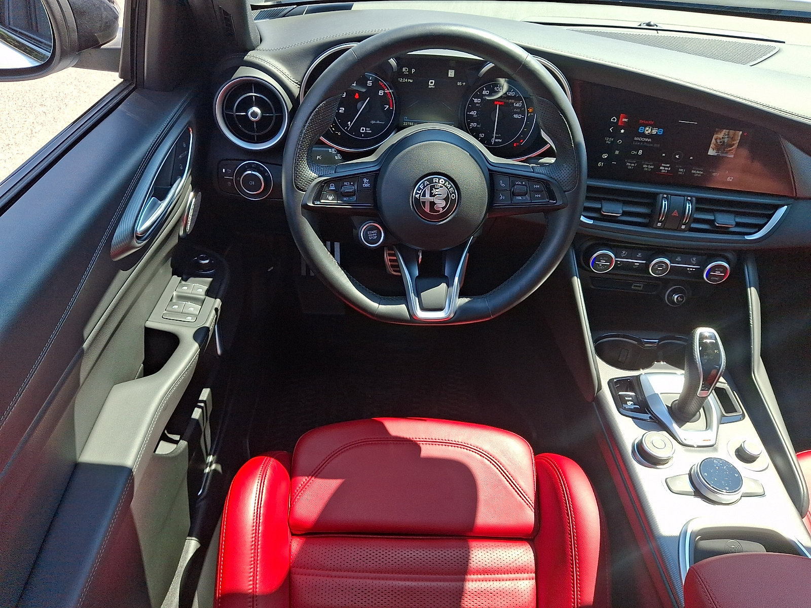 Used 2022 Alfa Romeo Giulia Veloce AWD/4WD image 26