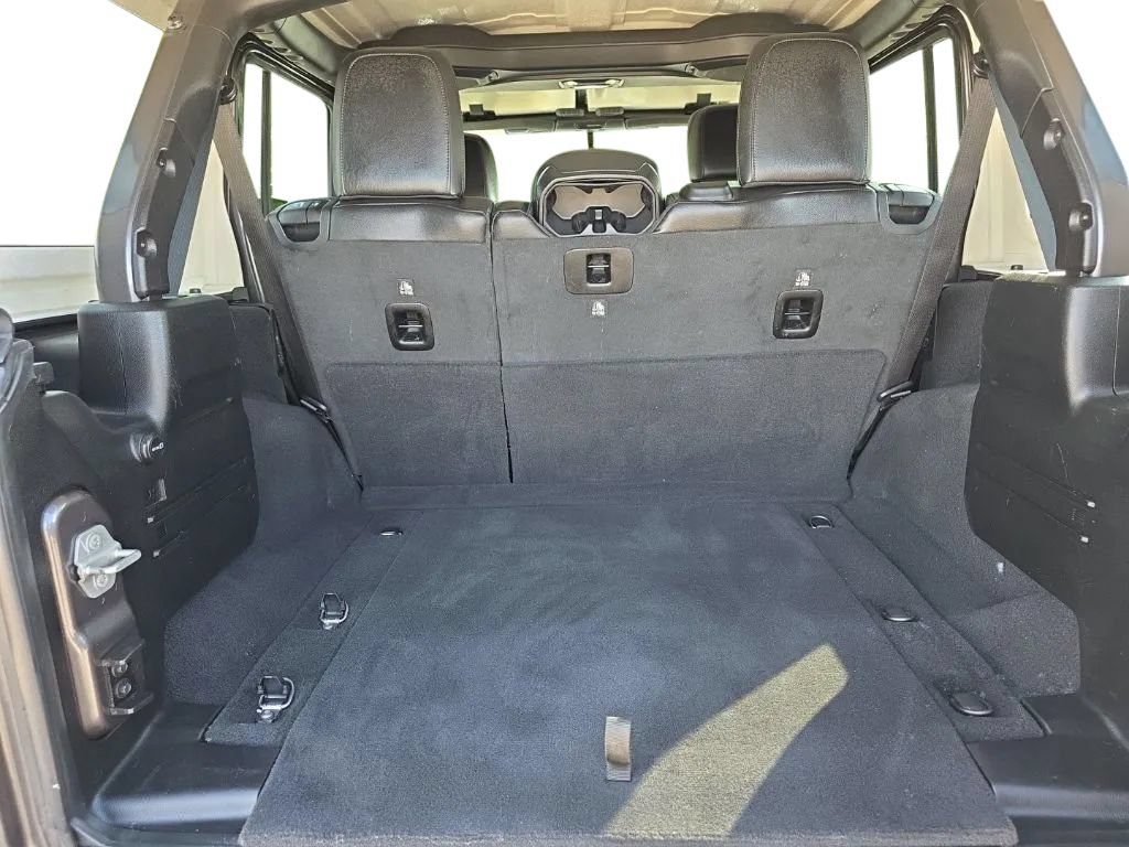 Used 2021 Jeep Wrangler Unlimited Rubicon w/ LED Lighting Group AWD/4WD image 18