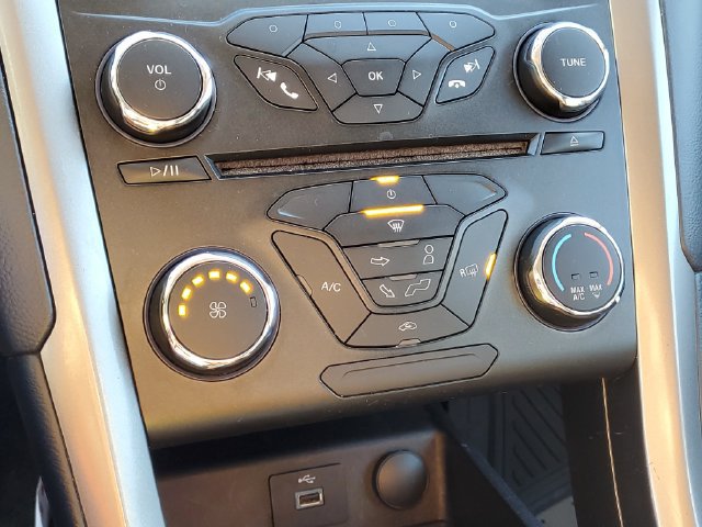 Used 2018 Ford Fusion SE FWD image 22