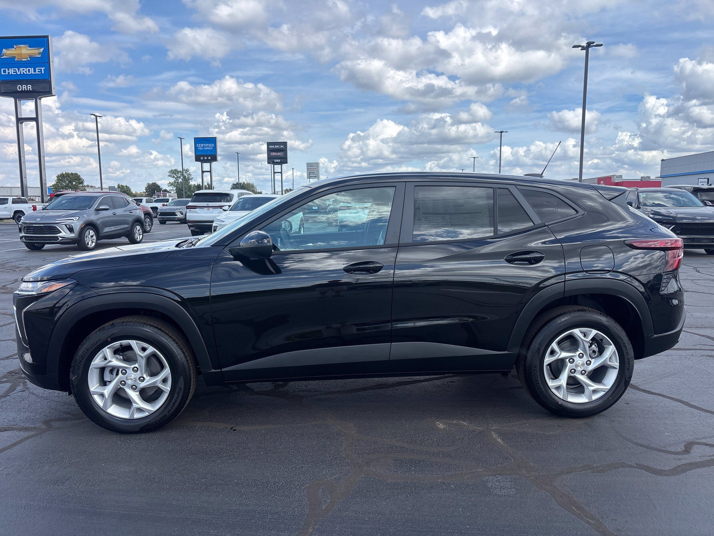 New 2026 Chevrolet Trax LS w/ LS Convenience Package FWD image 3