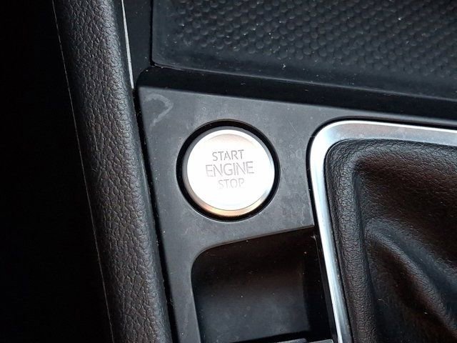 Certified 2023 Volkswagen Jetta SE w/ Panoramic Sunroof Package FWD image 29