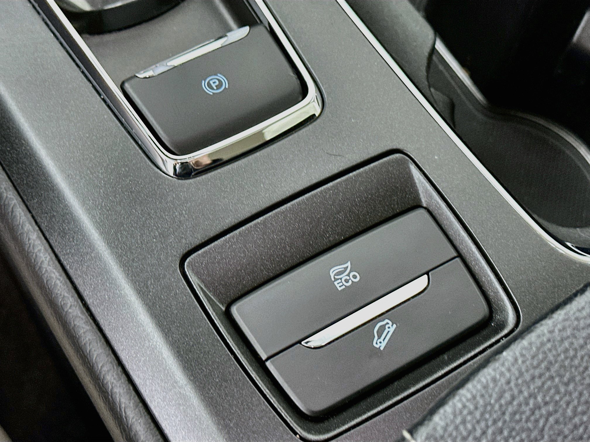 Used 2018 Ford Fusion Titanium FWD image 22