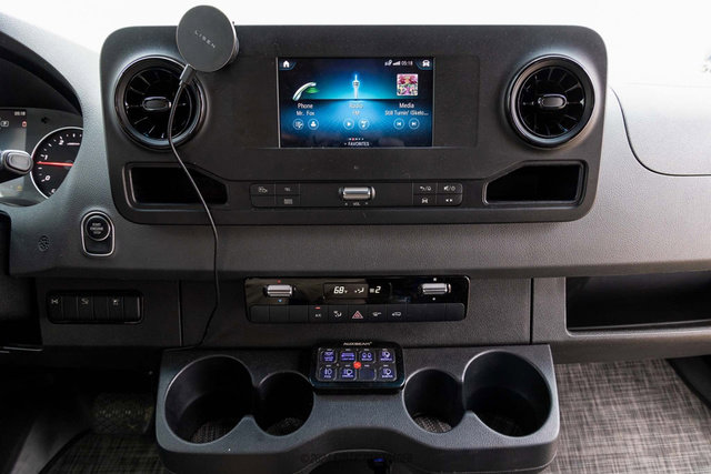 Used 2021 Mercedes-Benz Sprinter 2500 image 31