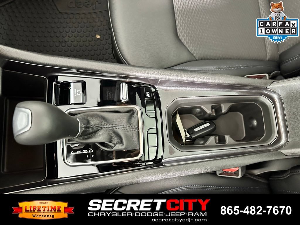 Used 2025 Jeep Compass Latitude w/ Sun & Sound Group AWD/4WD image 21