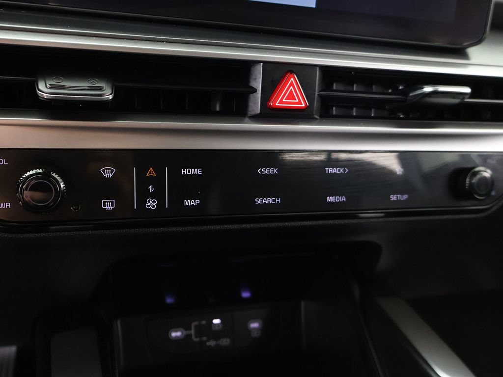 Certified 2024 Kia Sorento LX FWD image 46