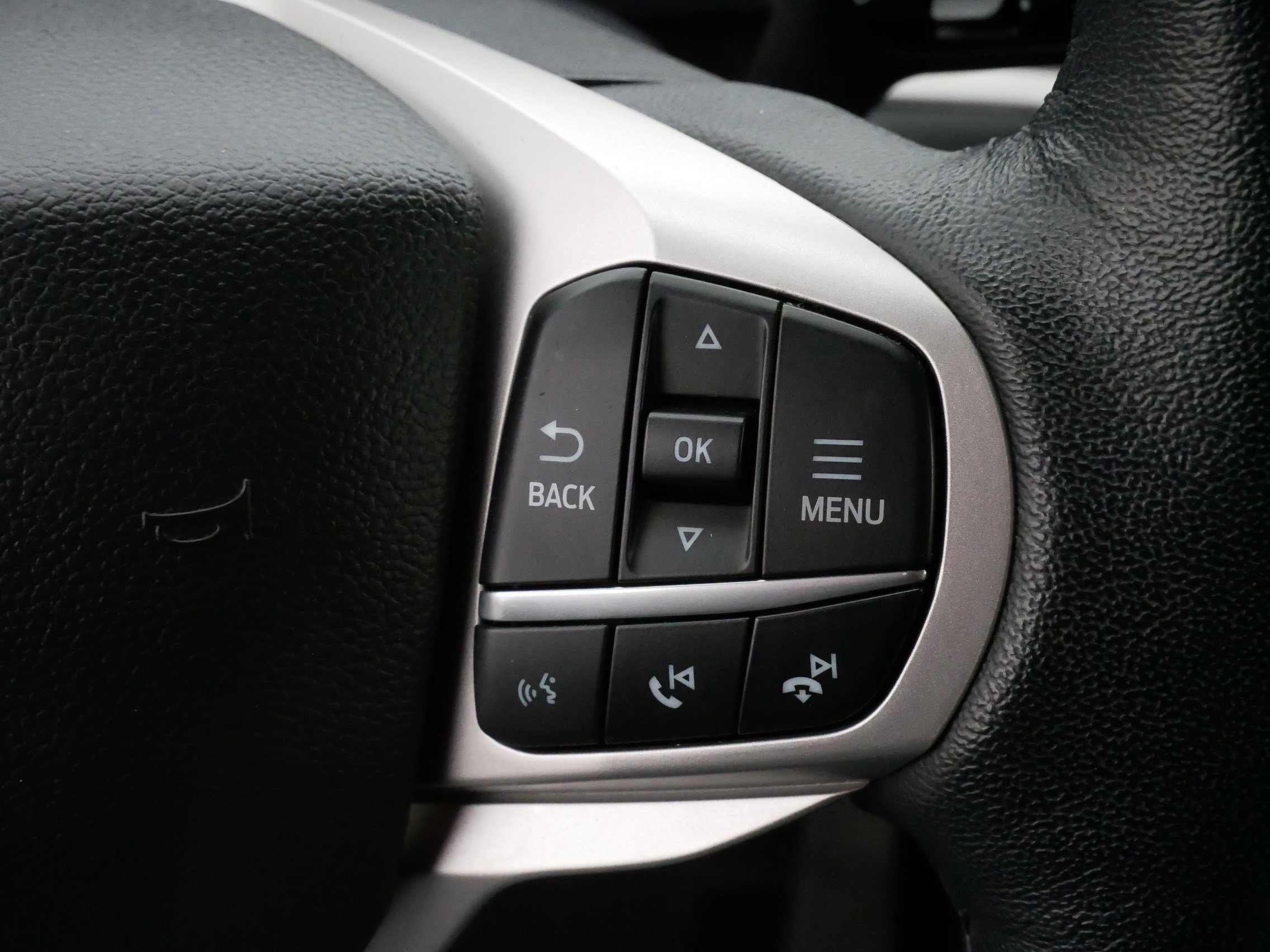 Used 2022 Ford Explorer XLT image 25