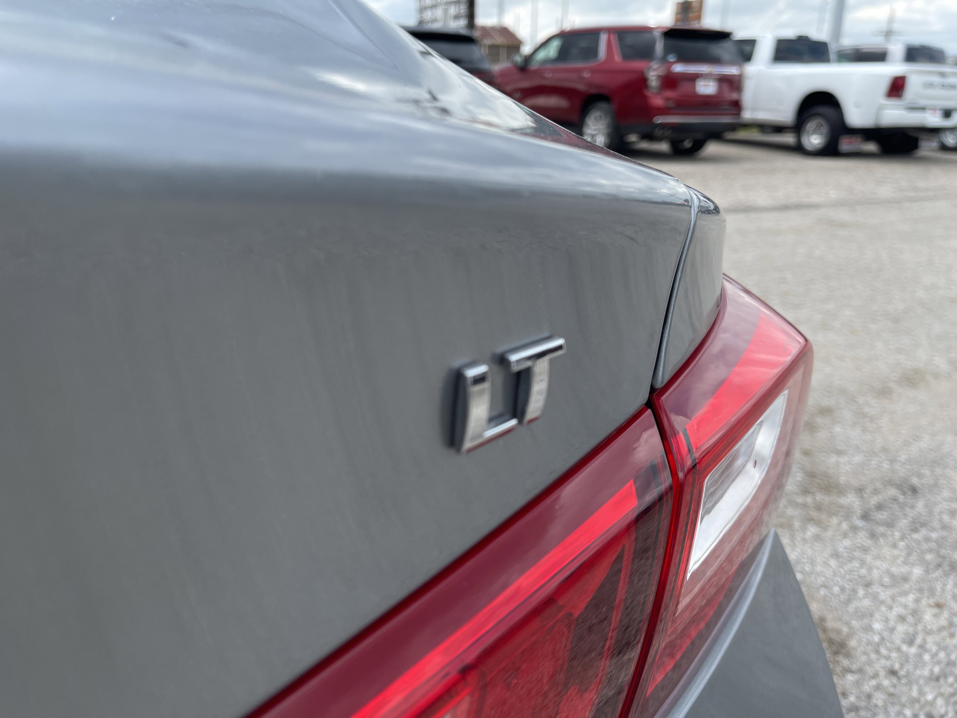 Used 2025 Chevrolet Malibu LT FWD image 12