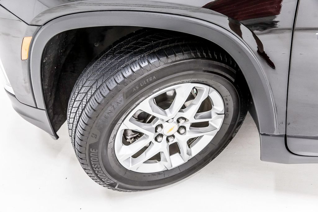 Used 2023 Chevrolet Traverse LS w/ Safety Package FWD image 12