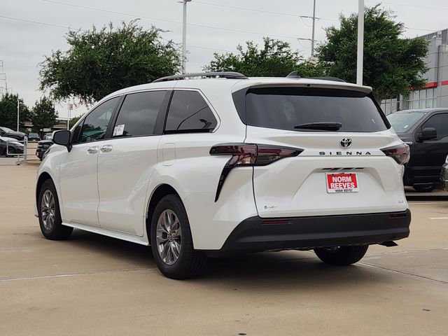 New 2026 Toyota Sienna XLE FWD image 4