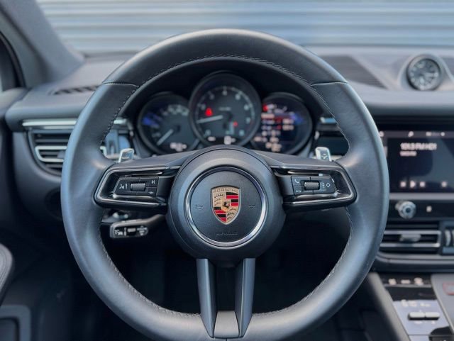 Certified 2025 Porsche Macan image 19