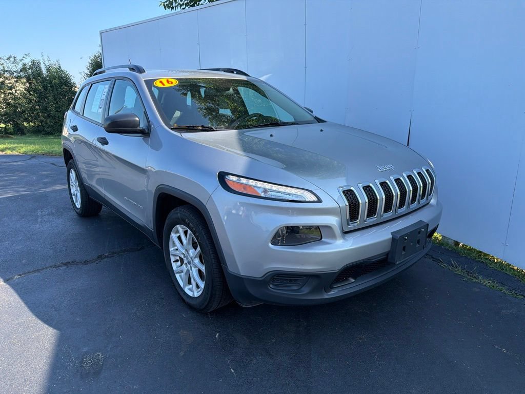 Used 2016 Jeep Cherokee Sport w/ Cold Weather Group FWD image 4