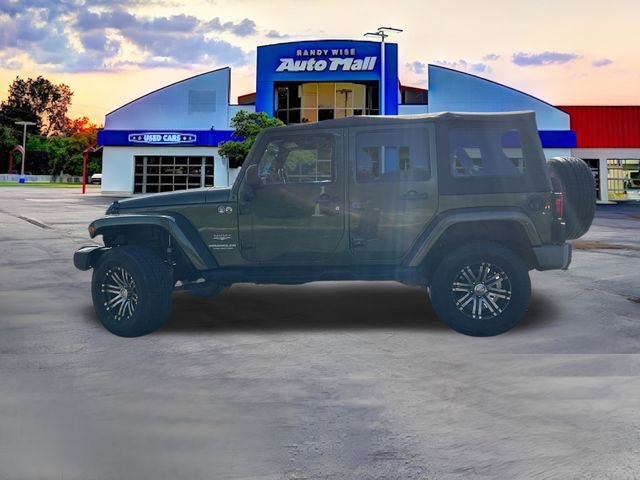 Used 2009 Jeep Wrangler Unlimited Sahara w/ Dual Top Group AWD/4WD image 3