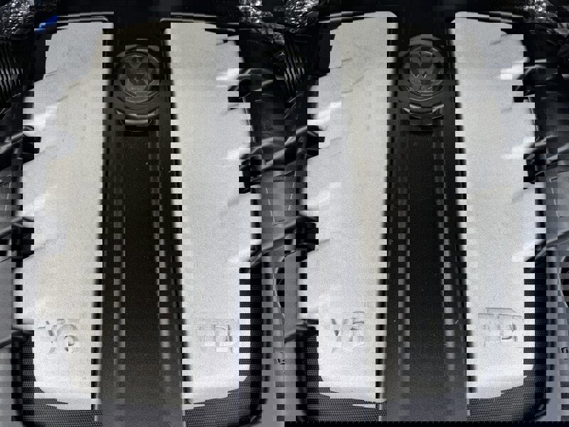 Used 2012 Volkswagen Touareg TDI image 31