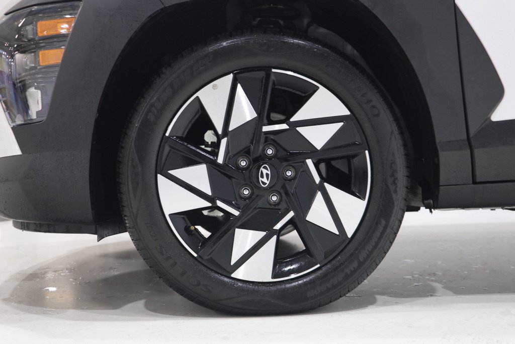 Used 2025 Hyundai Kona SEL FWD image 9