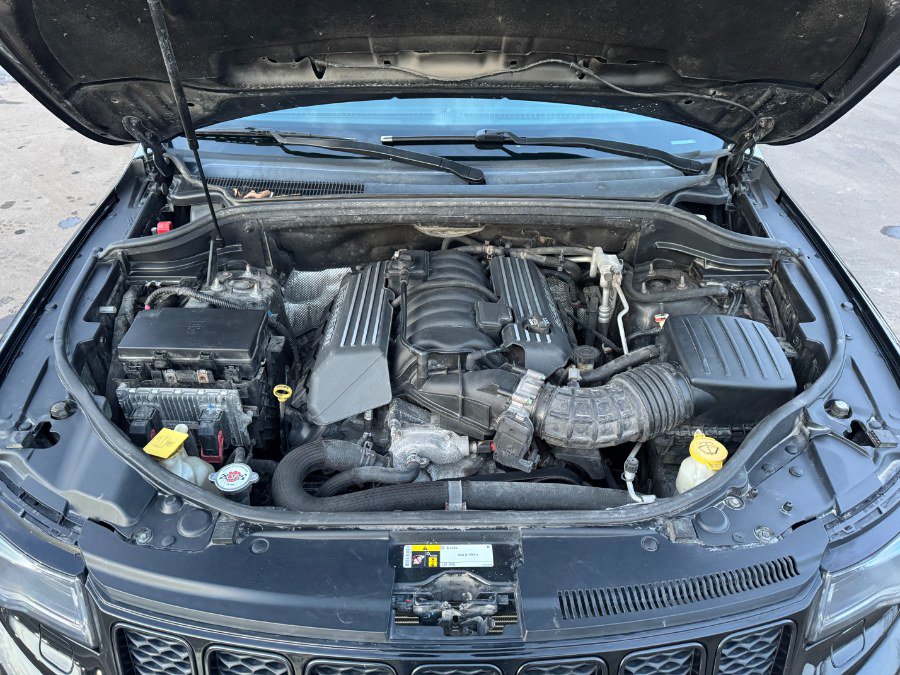 Used 2015 Jeep Grand Cherokee SRT w/ Luxury Group II image 24