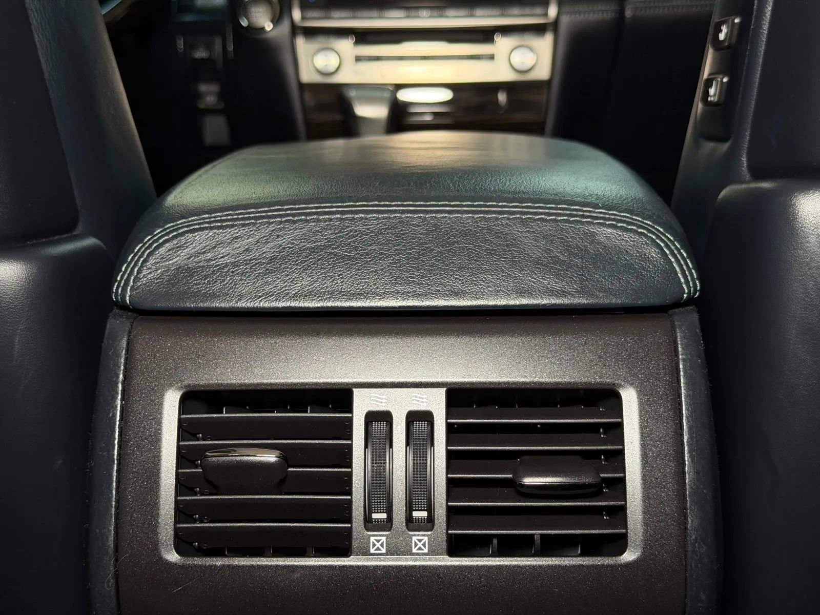 Used 2013 Lexus LS 460 w/ Comfort Pkg image 21